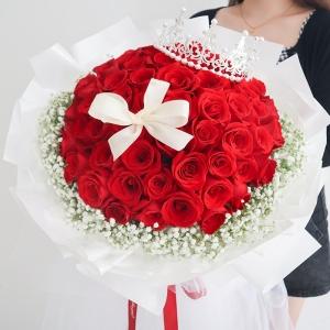 唯爱-52支红玫瑰，搭配满天星 皇冠