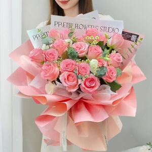 幸福长久-19枝粉色戴安娜，2枝多头白色洋桔梗，尤加利叶、小雏菊点缀