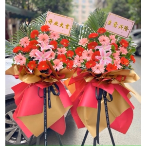 大吉大利（单个价）-26朵弗朗花2朵百合，其它绿叶点缀